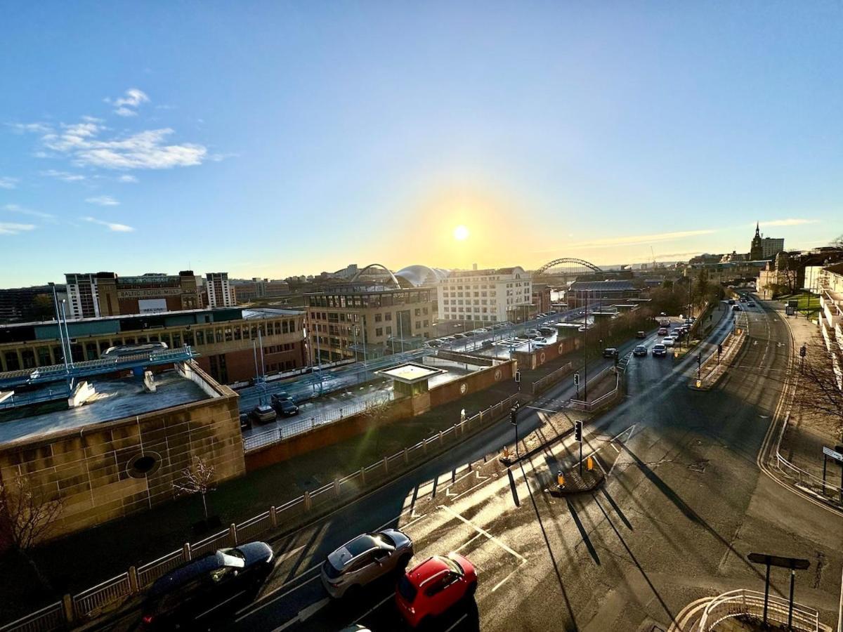 Modern Central Apartment With Views Of The Quayside Sleep 8 Free Parking Newcastle upon Tyne Exterior photo